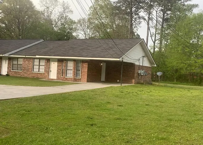 Cheerful 2-Bedroom 2 Bath Entire Home West Rome
